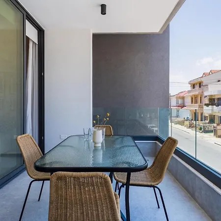 Lunette - Artful 1-br & Balcony In Apartmán *