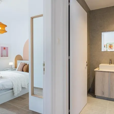 Lunette - Artful 1-br Apartment&balcony In * Larnaca