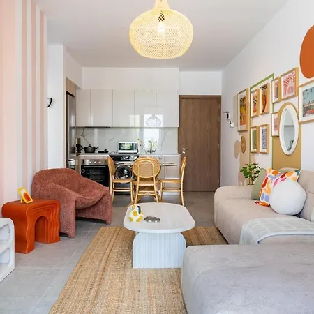 Lunette - Artful 1-br Apartment&balcony In * Larnaca