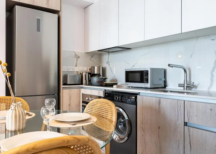 Lunette - Artful 1-br & Balcony In *