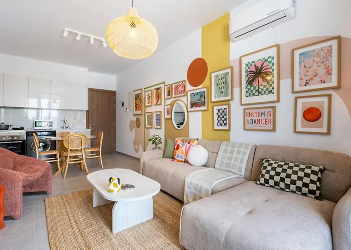 Lunette - Artful 1-br & Balcony In アパート *